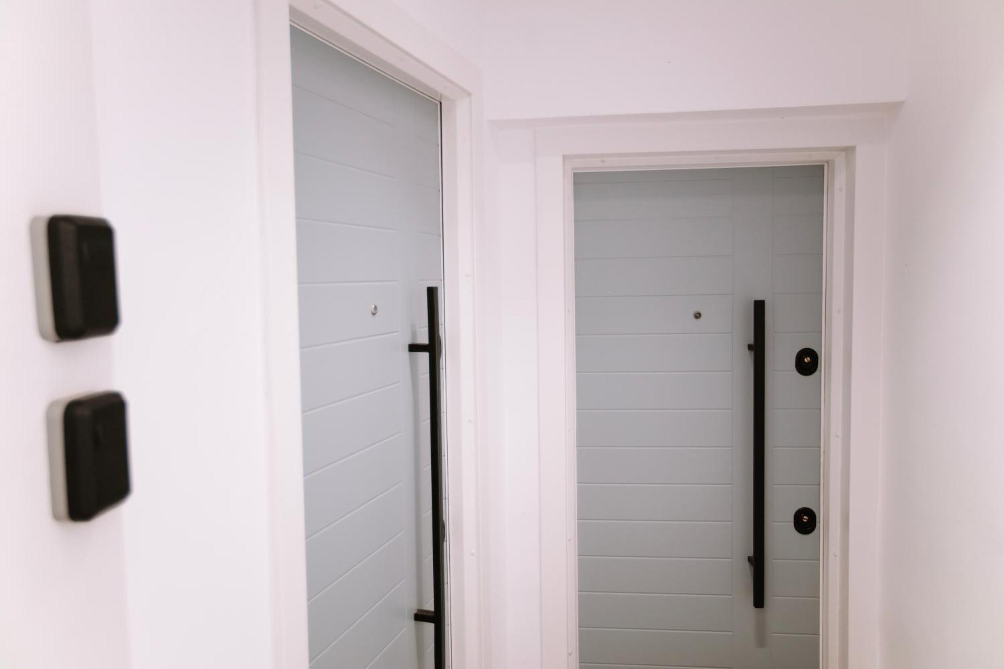 Barrikada Str Modern Apartments - The Nest Тирана Екстер'єр фото